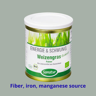 Container of Sanatur Weizengras (ryegrass) powder with text on a gray background