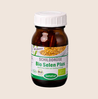 Bottle of Sanatur Bio Selen Plus on a beige background